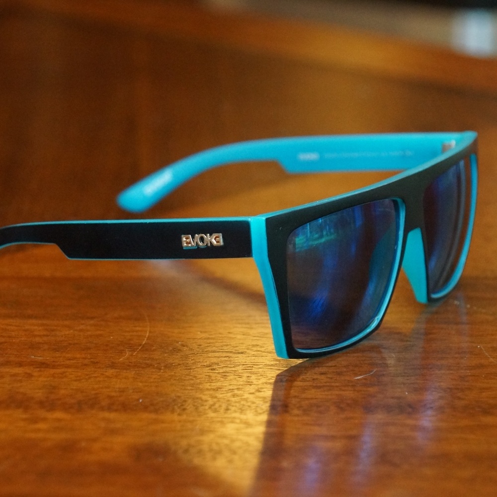 Black and blue sunglasses NWOT